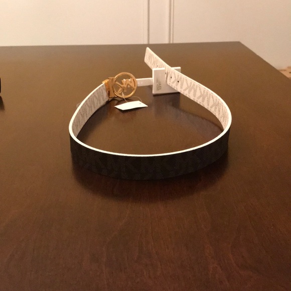 Michael Kors Reversible Logo Belt - Picture 2 of 4